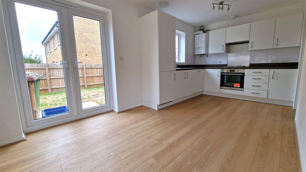 Property photo 3 of 9 Kitchen.Jpg