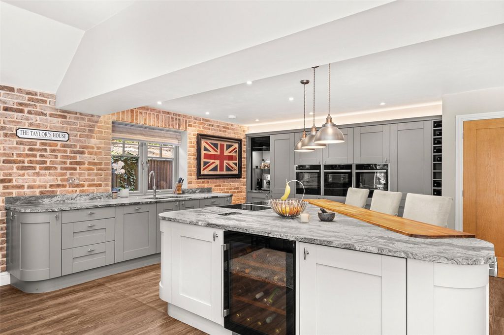 Property photo 2 of 33 Picture No. 62