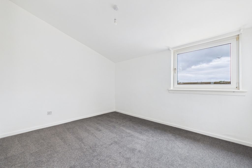 Property photo 3 of 27