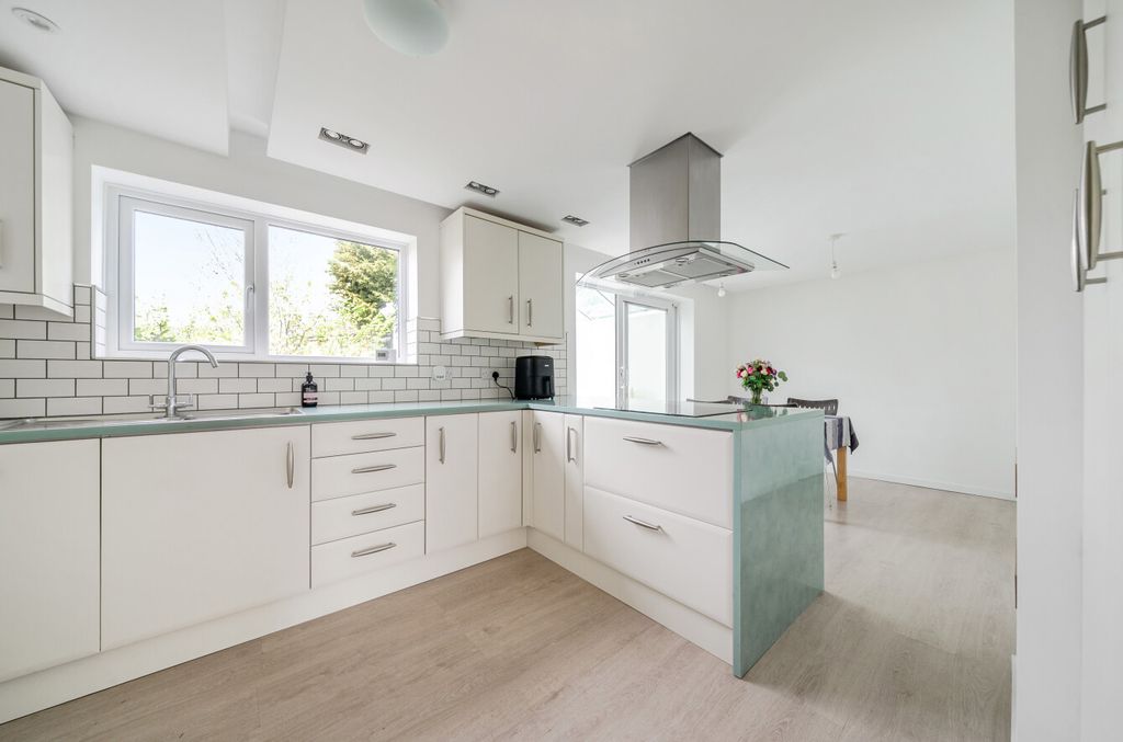 Property photo 2 of 16 Kitchen