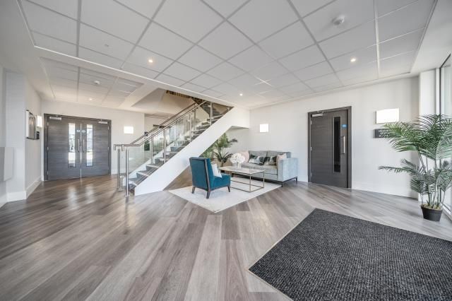3 bed flat for saleSunapee Road, Reading RG2 photo 5