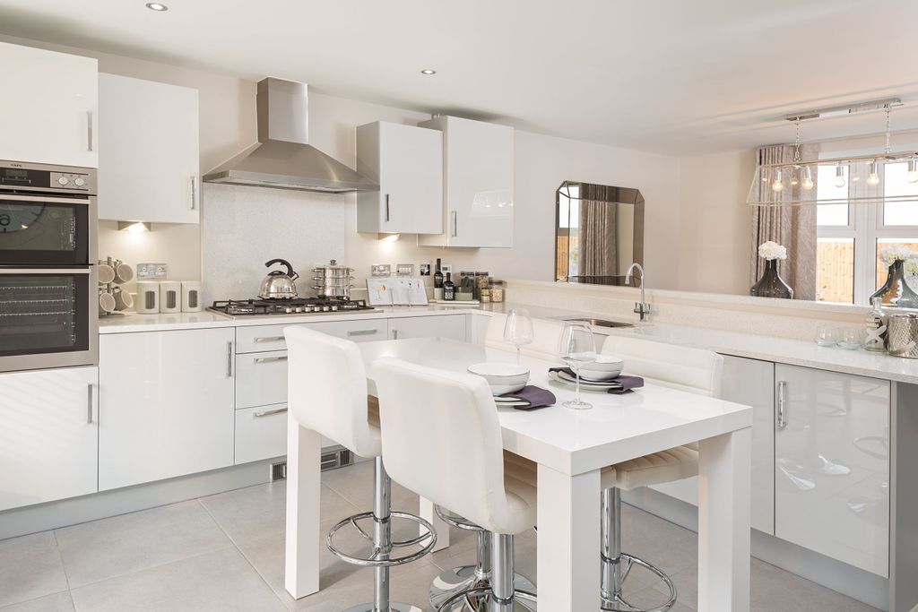 Property photo 2 of 10 Dining Kitchen