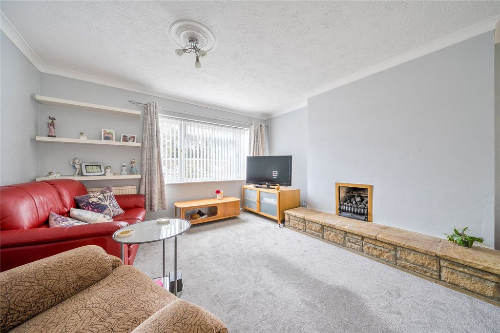 Property photo 3 of 21 Lounge