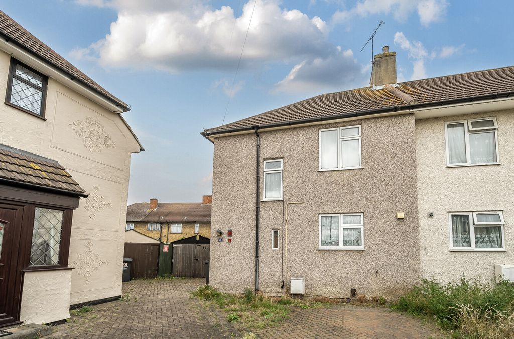 Property photo 1 of 11 1334614-14-689116...