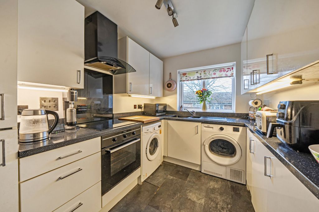 Property photo 2 of 10 Kitchen