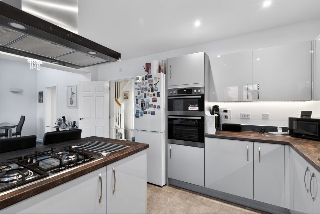 Property photo 3 of 26