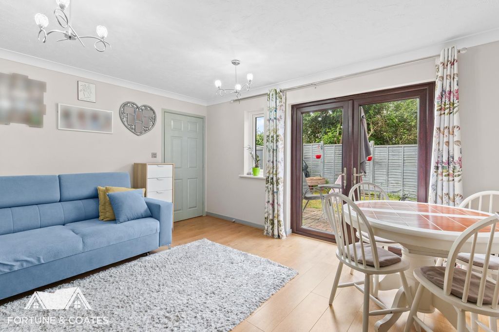 Property photo 3 of 24 Copshallclose_17.Jpg