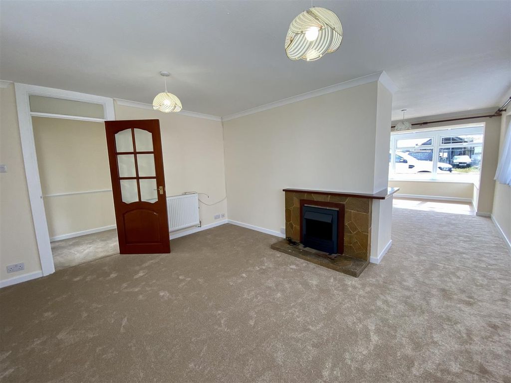 Property photo 2 of 20 Living Room