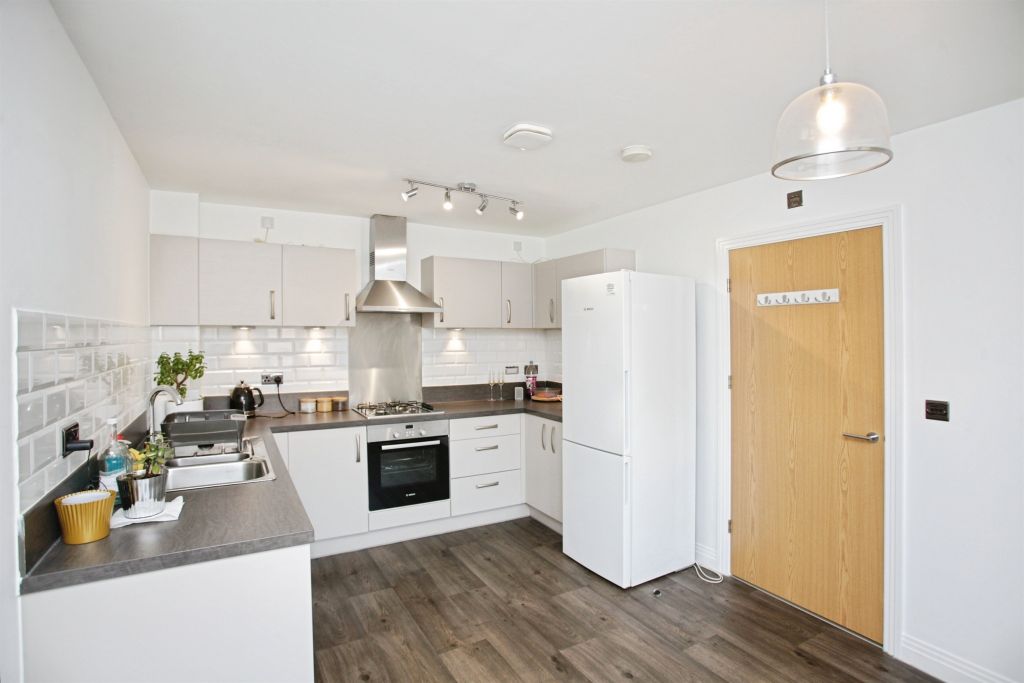 Property photo 2 of 23