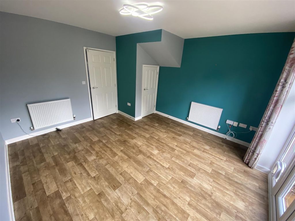 Property photo 3 of 12 Lounge.2