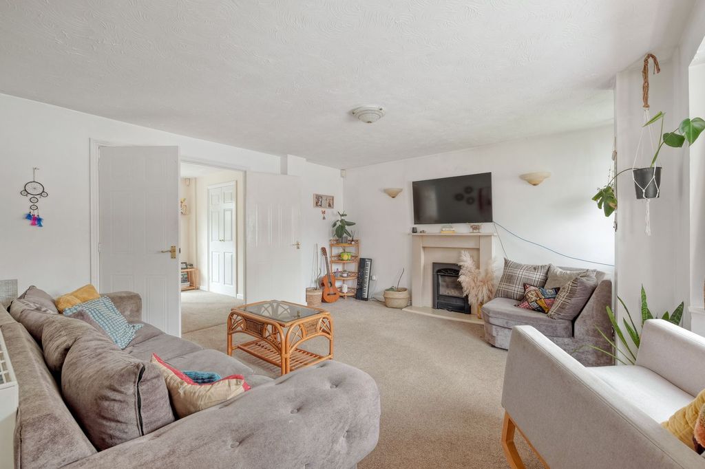 Property photo 2 of 19
