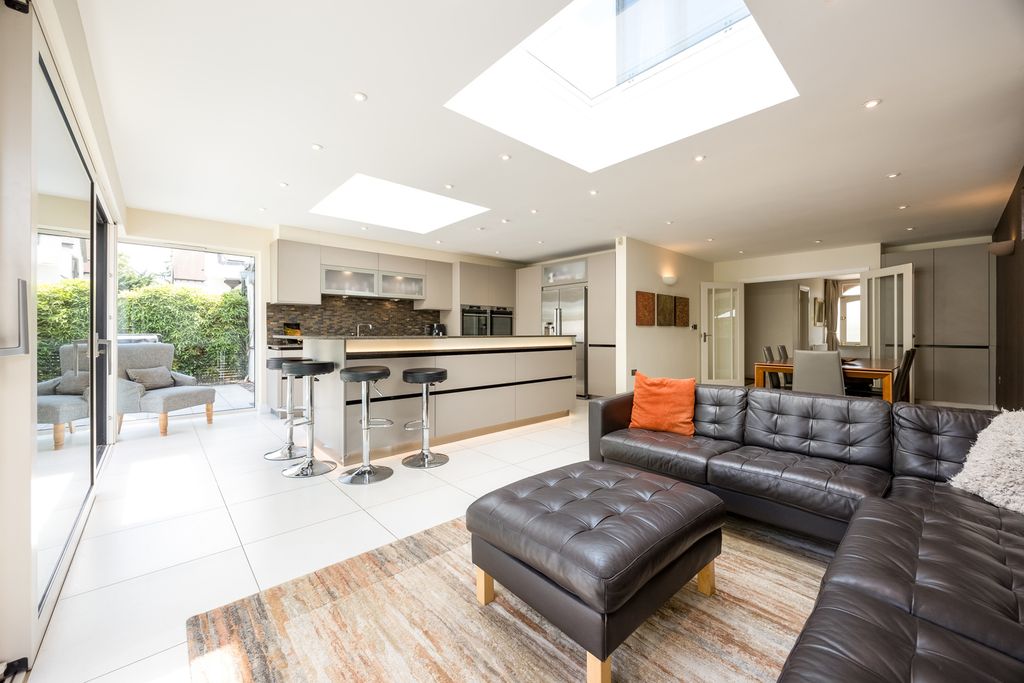 Property photo 2 of 26