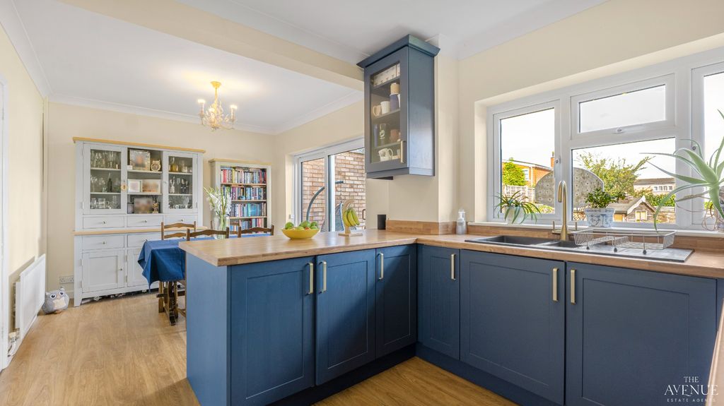 Property photo 3 of 41 5550056