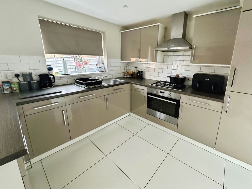 Property photo 2 of 16 Photo 13