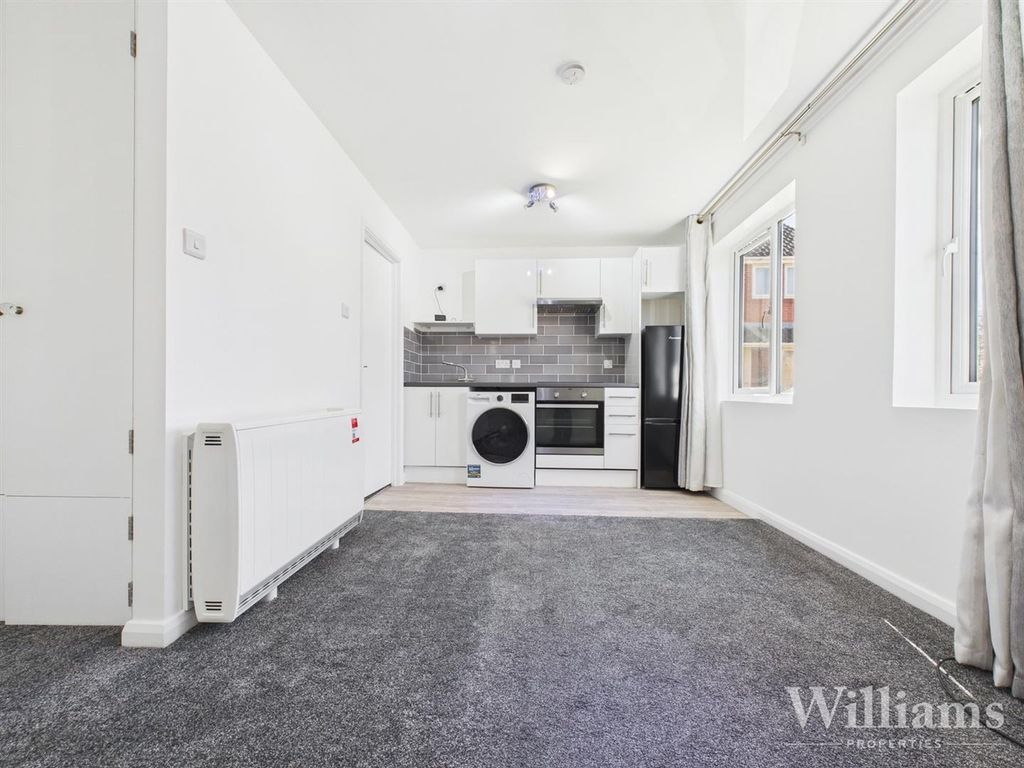 Property photo 2 of 9 Cam02861G0-Pr0361-Still001.Jpg