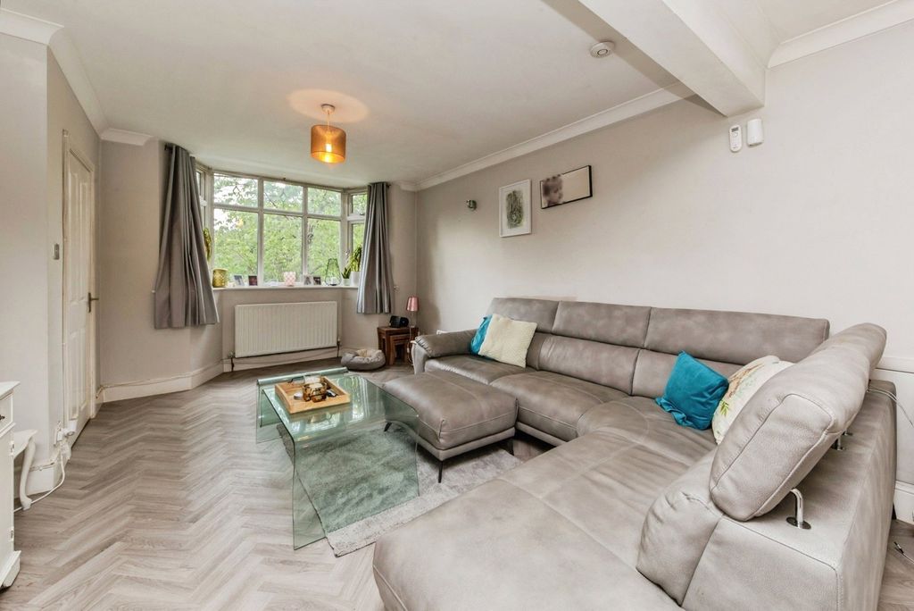 Property photo 2 of 17 Picture No. 21