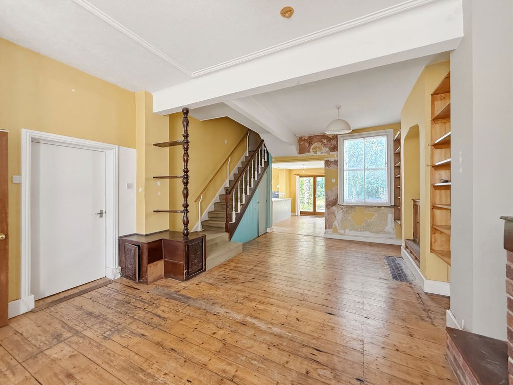 Property photo 3 of 25