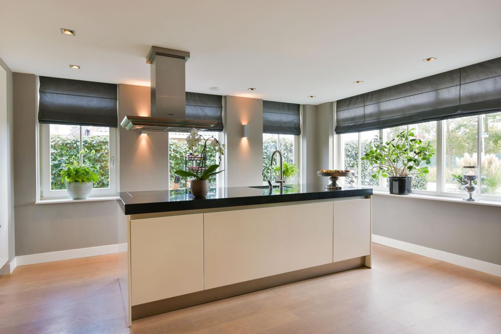 Property photo 3 of 49