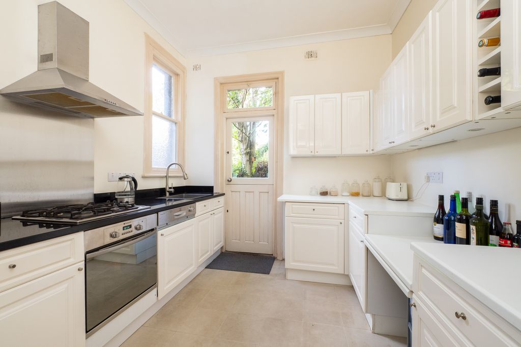 Property photo 3 of 16 Picture No. 20