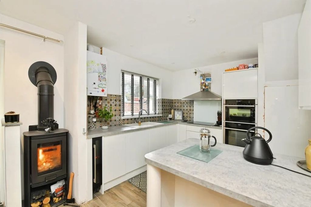 Property photo 2 of 12 Image