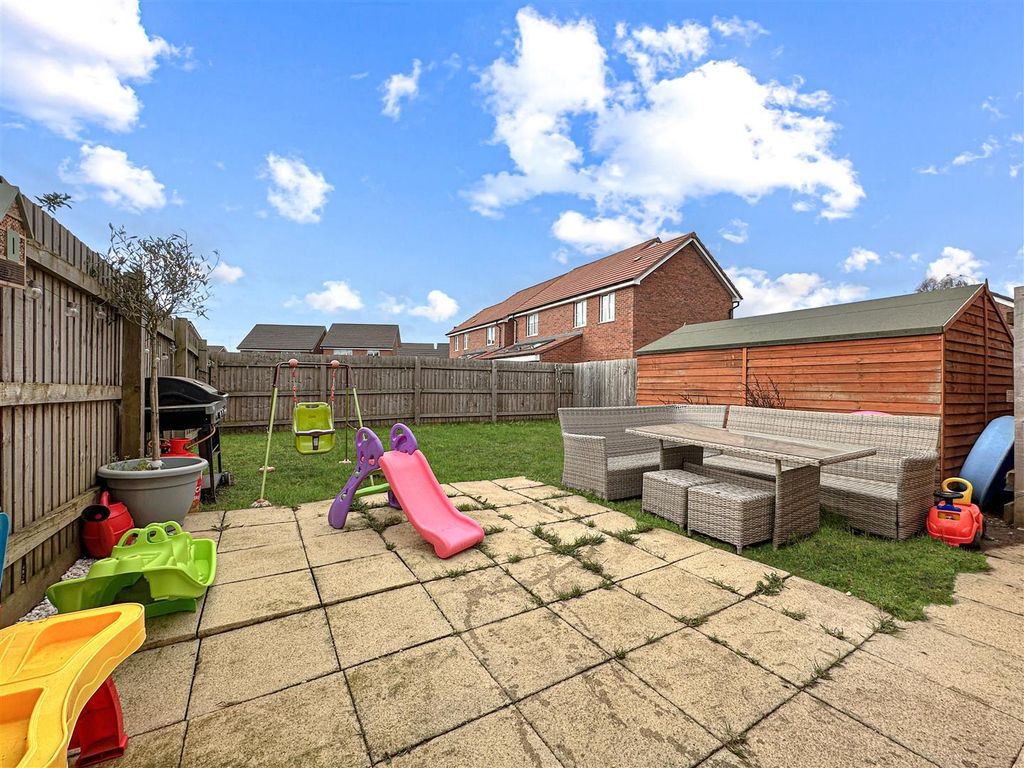 Property photo 3 of 20 Generous Rear Garden 982