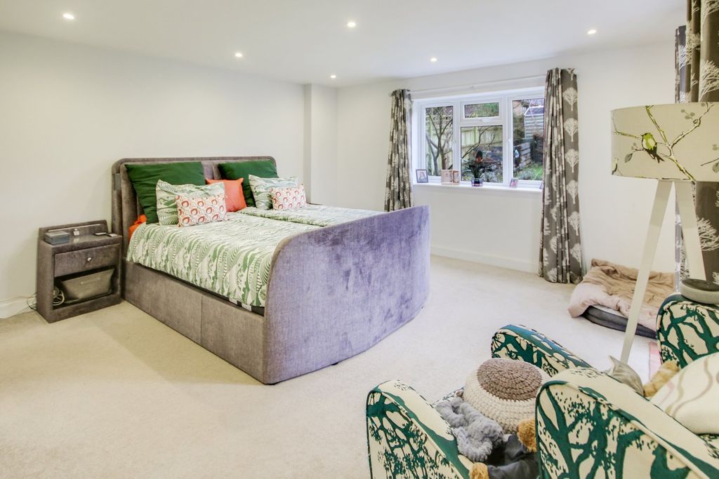 Property photo 3 of 18