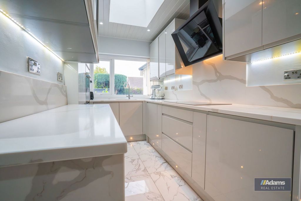 Property photo 3 of 34