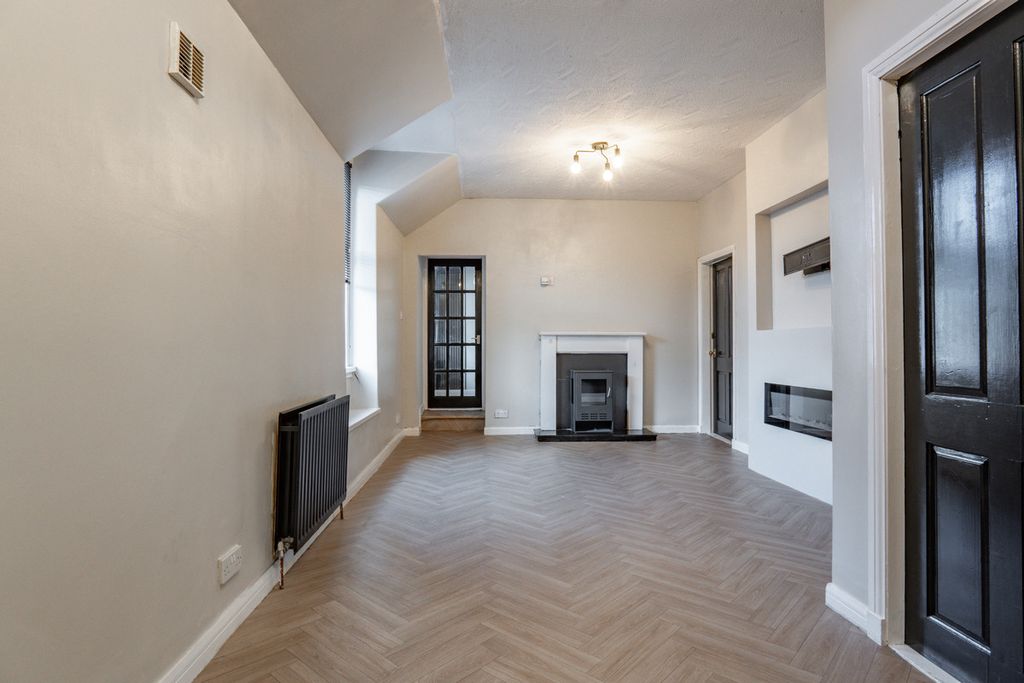 Property photo 3 of 26