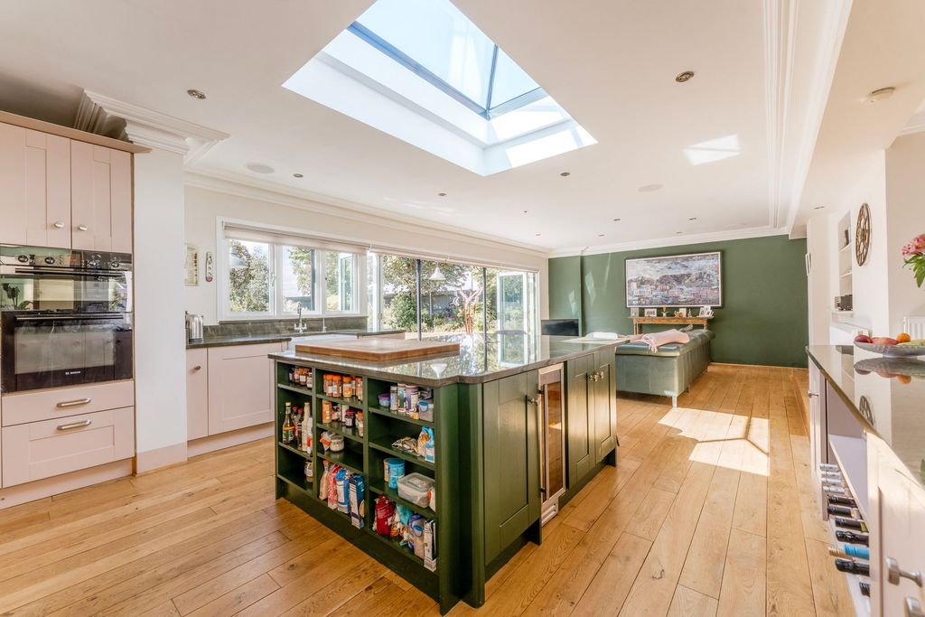 Property photo 2 of 30