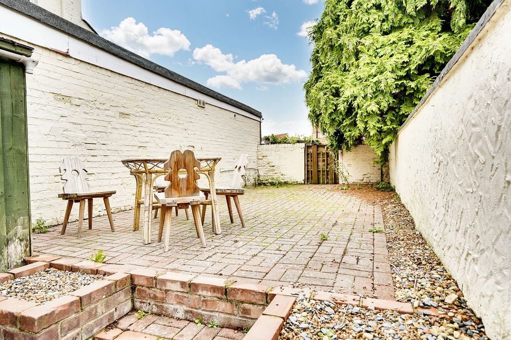 Property photo 2 of 10