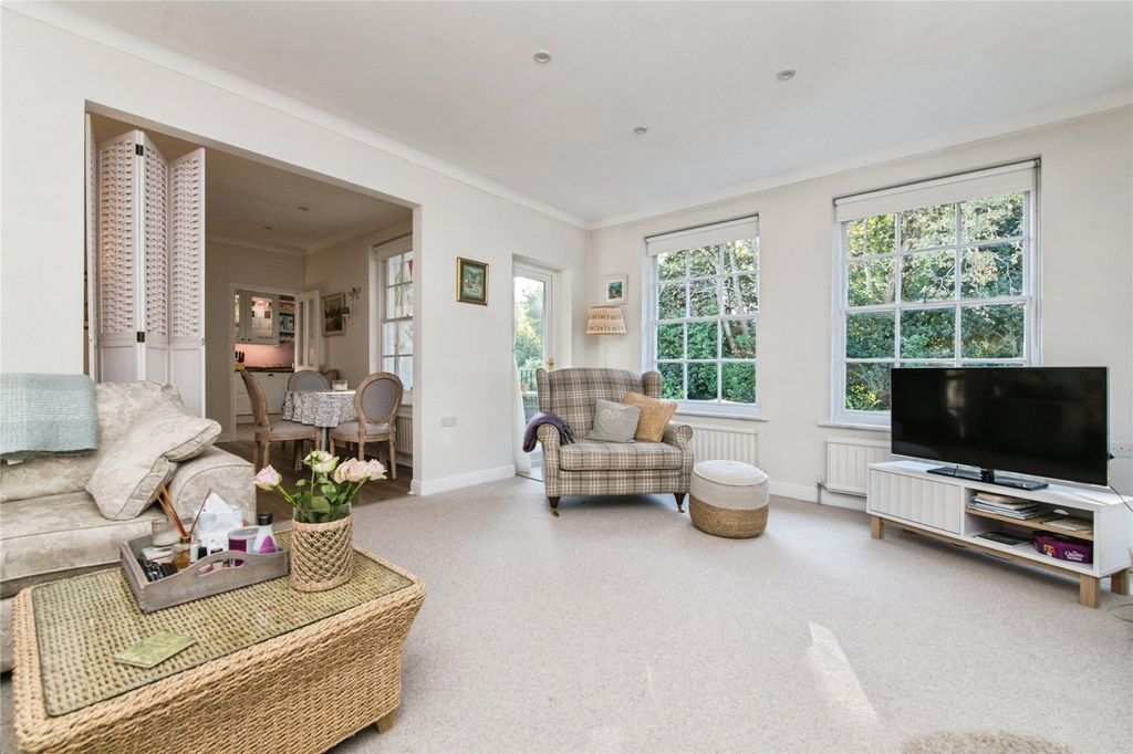 Property photo 2 of 17 Picture No. 14