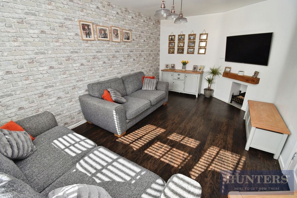 Property photo 2 of 16 Living Room