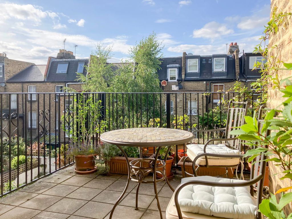 Property photo 3 of 16 Terrace