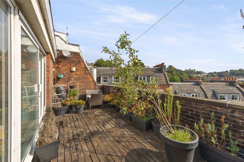 Property photo 2 of 19 Picture No. 11