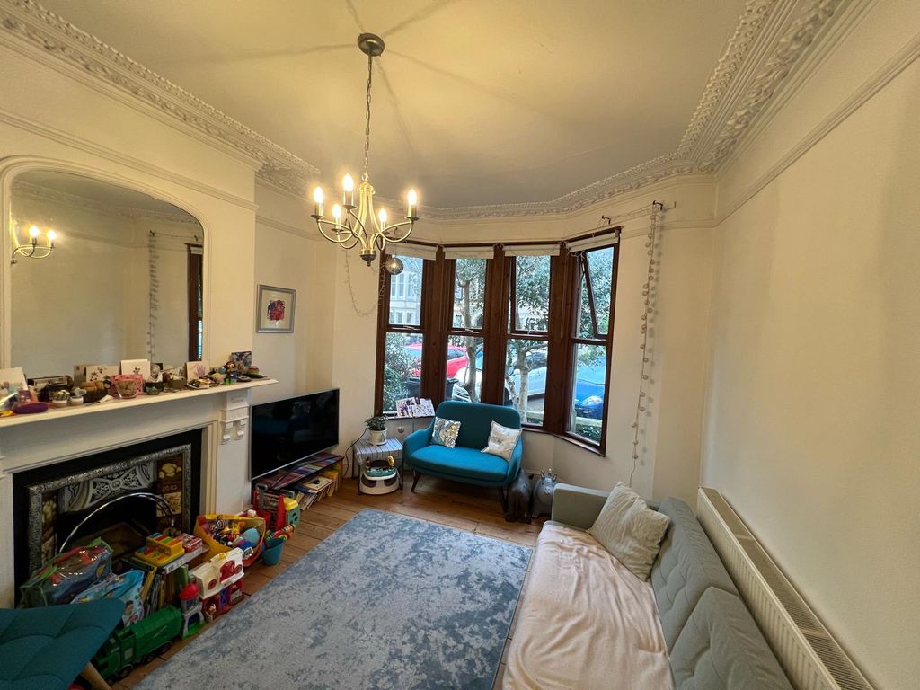Property photo 2 of 7 Living Room