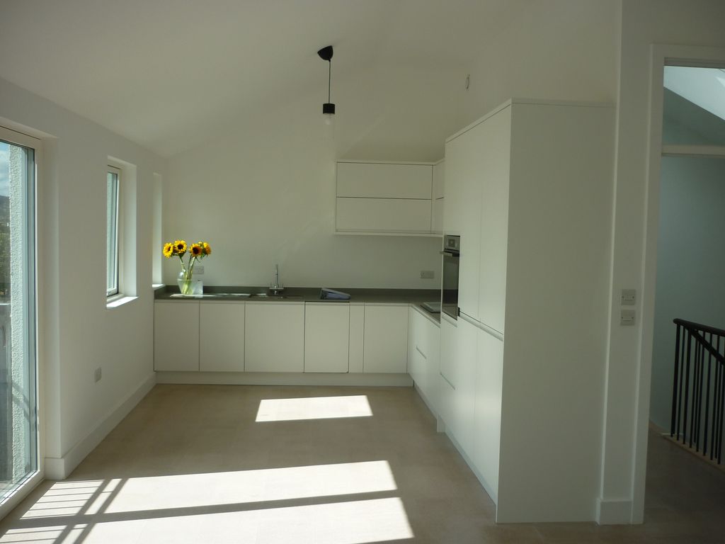 Property photo 2 of 25