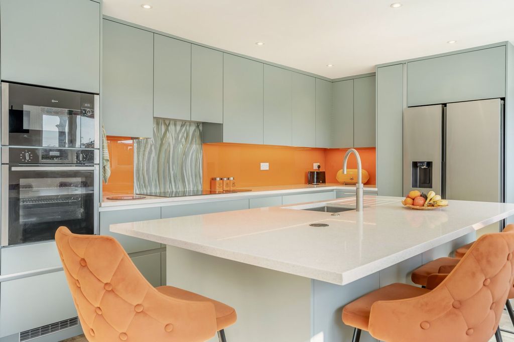 Property photo 3 of 28