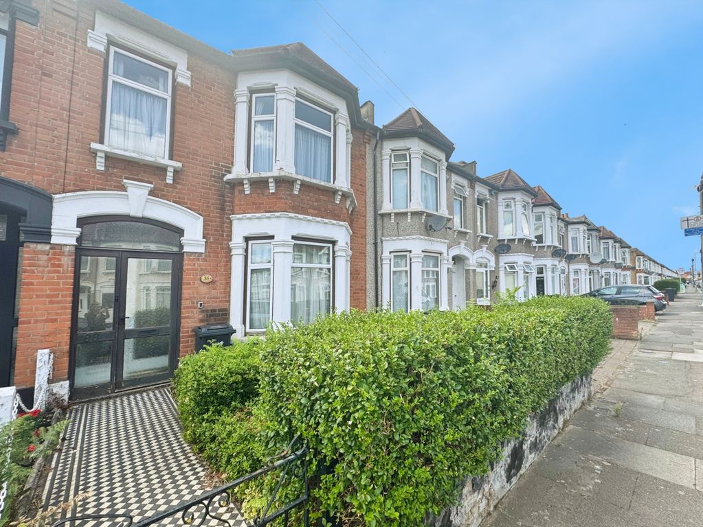 Property photo 1 of 17 **Chain Free** Three Bedroom Terrace House
