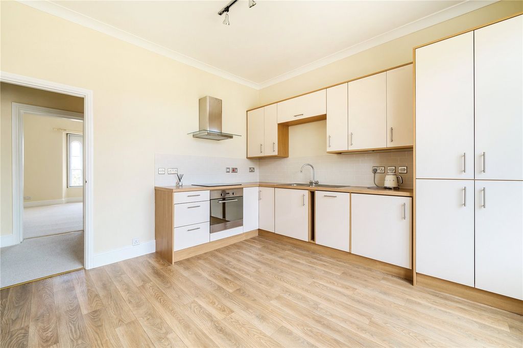 Property photo 3 of 13 Picture No. 12