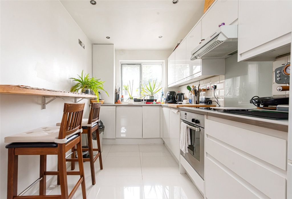 Property photo 3 of 8 Picture No. 18