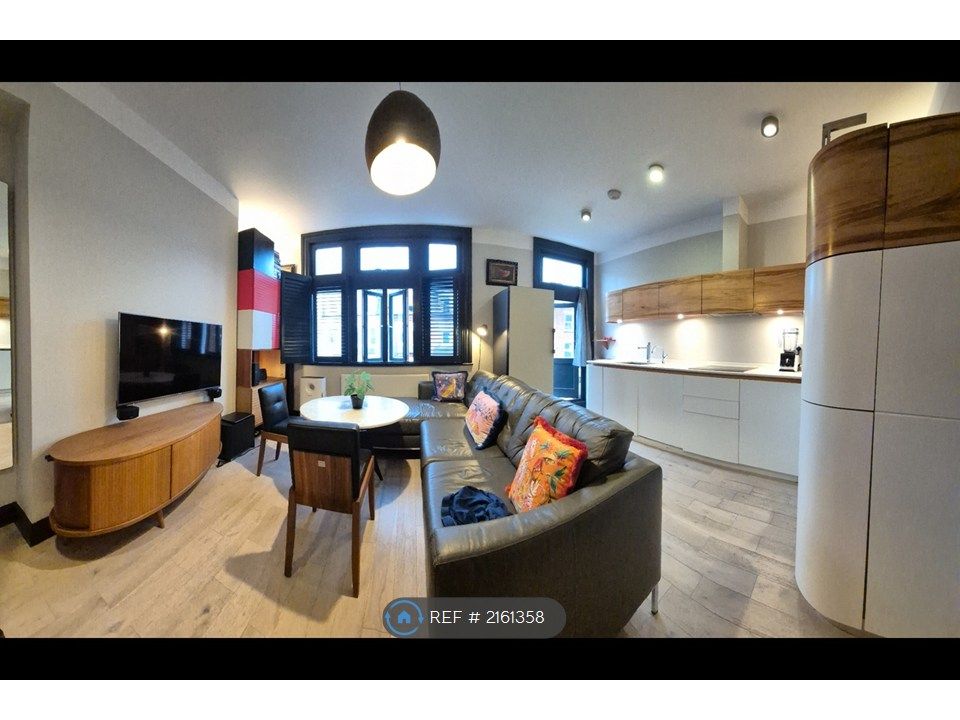 Property photo 1 of 7 Living Room