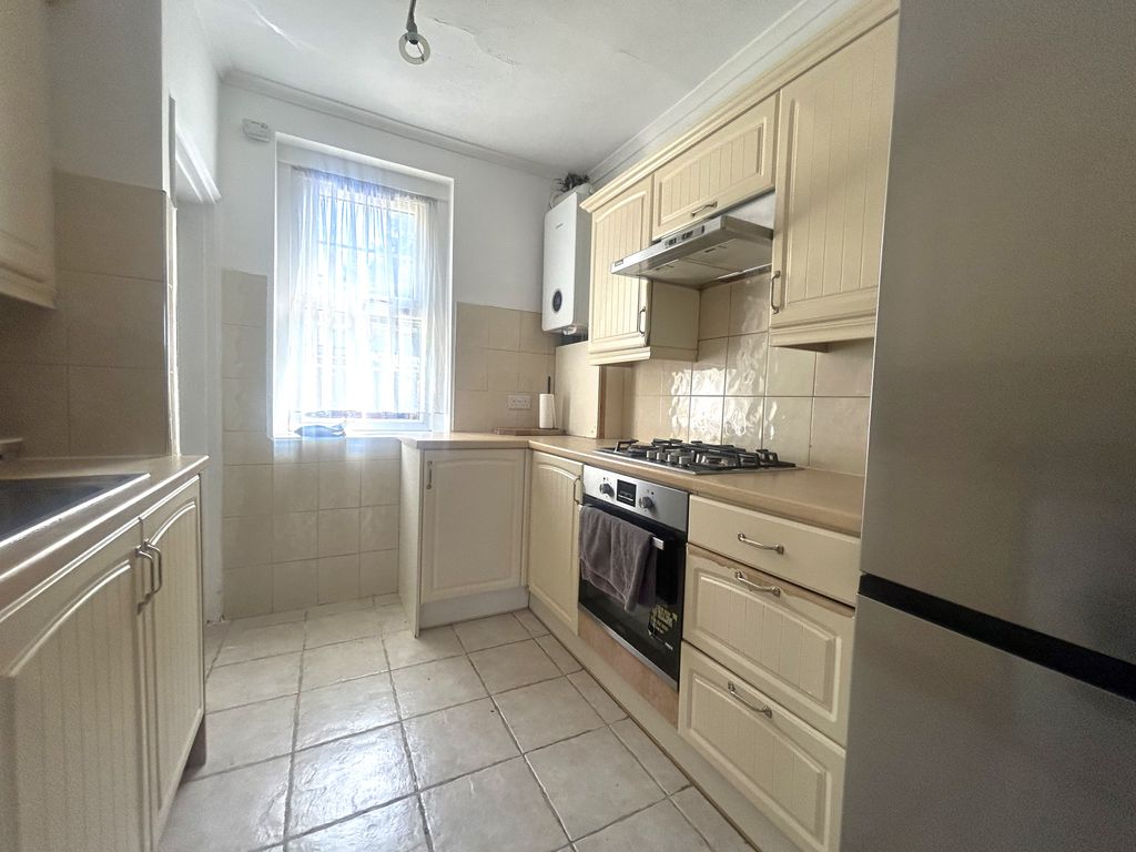 Property photo 1 of 17 Image00010