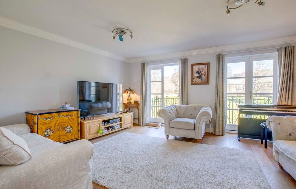Property photo 2 of 11