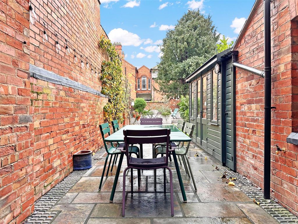 Property photo 3 of 28 Paved Seating Area 720