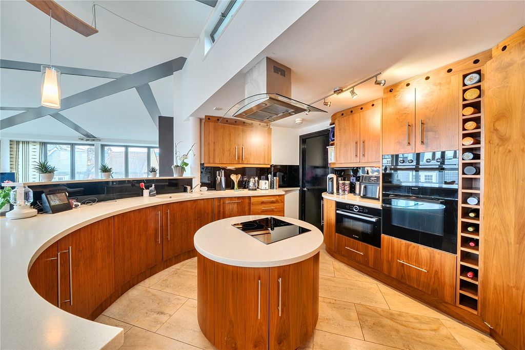 Property photo 2 of 24 Reception/Kitchen