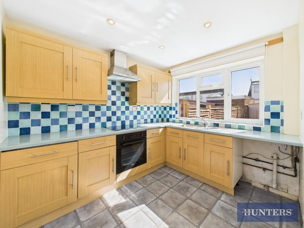 Property photo 2 of 9 Kitchen