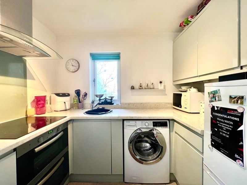 Property photo 3 of 19 Kitchen