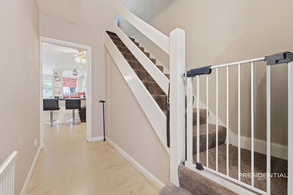 Property photo 2 of 25