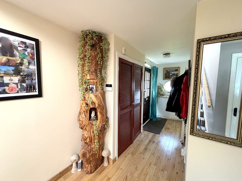 Property photo 2 of 32