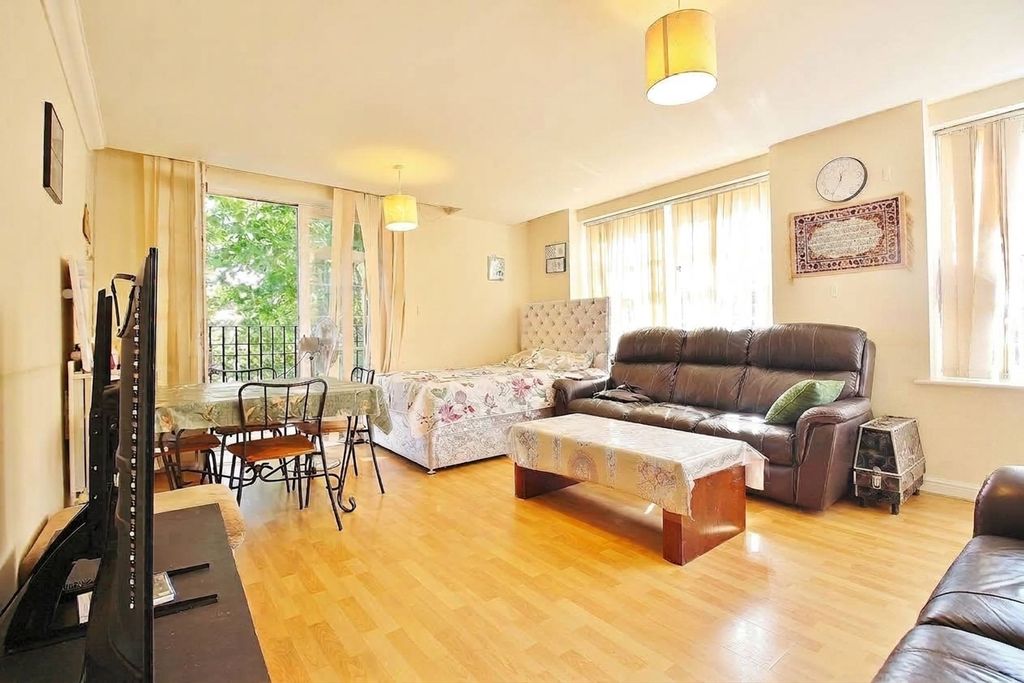Property photo 2 of 8